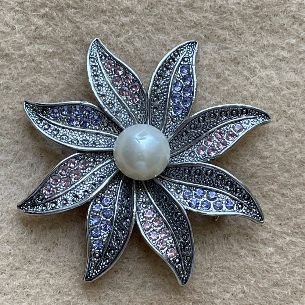 Premier Designs Flower Rhinestones Faux Pearl Silver Pendant Brooch 2 ¼”